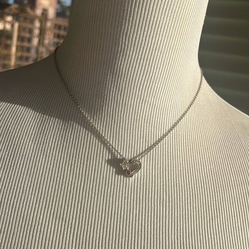 Lovely dainty heart necklace